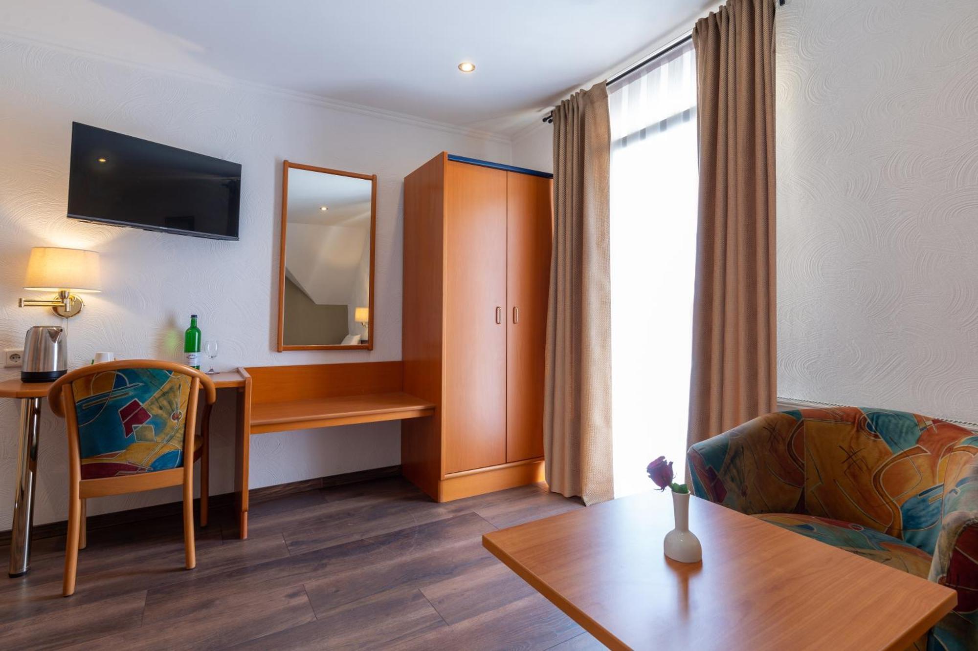 Jupa'S Hotel Дюссельдорф Экстерьер фото
