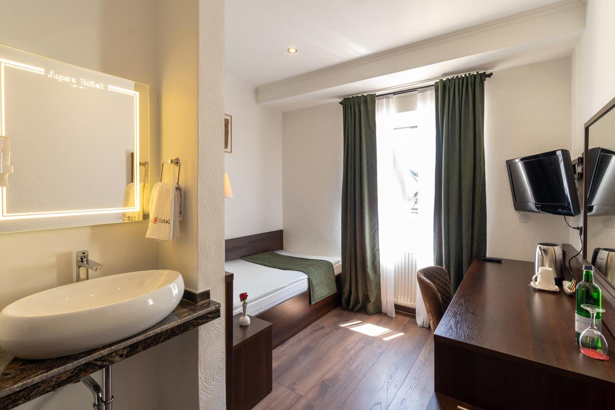 Jupa'S Hotel Дюссельдорф Экстерьер фото